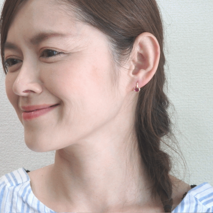 ガーネットピアス